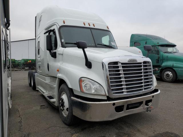  Salvage Freightliner Cascadia 1