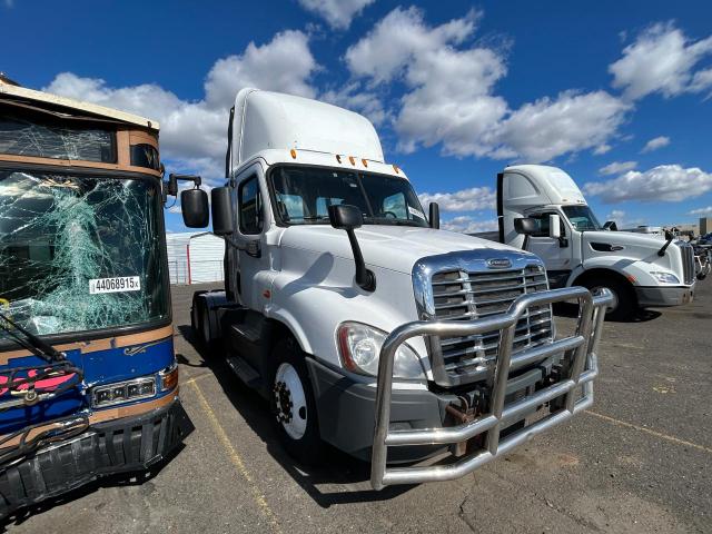  Salvage Freightliner Cascadia 1