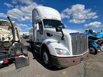  Salvage Peterbilt 579