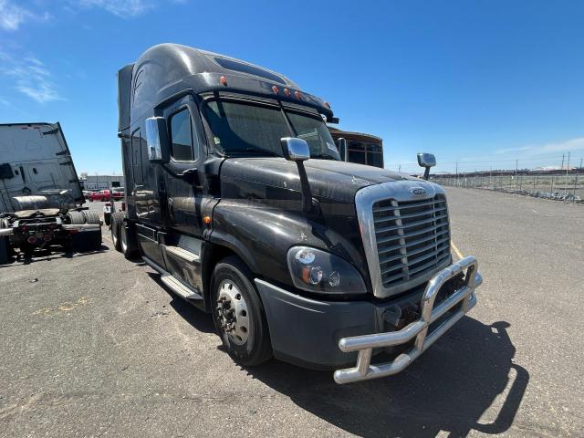  Salvage Freightliner Cascadia 1