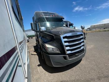  Salvage Freightliner Cascadia 1