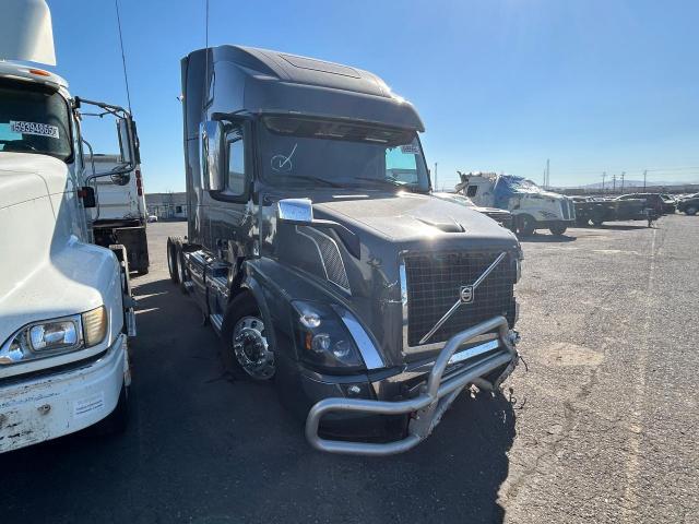  Salvage Volvo Vn