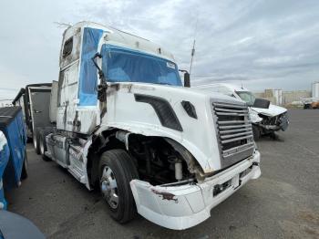  Salvage Volvo Vnl