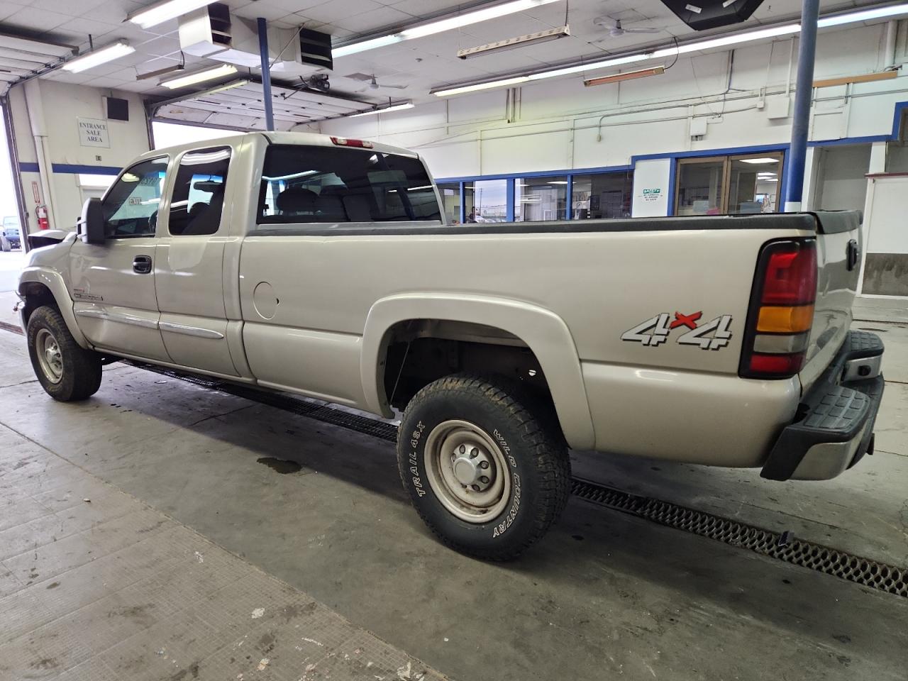 GMC Sierra K2500 Heavy Duty Image 11
