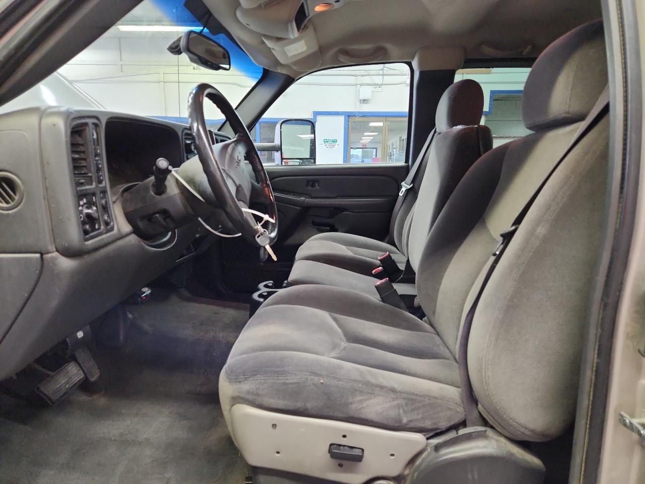 GMC Sierra K2500 Heavy Duty Image 6