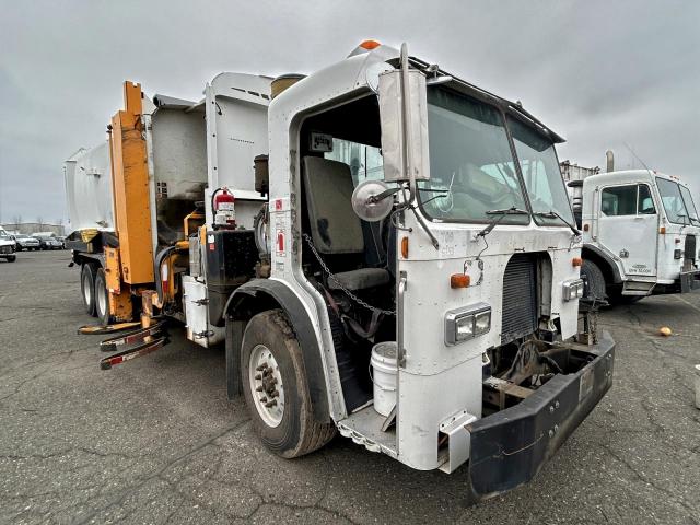  Salvage Peterbilt 320