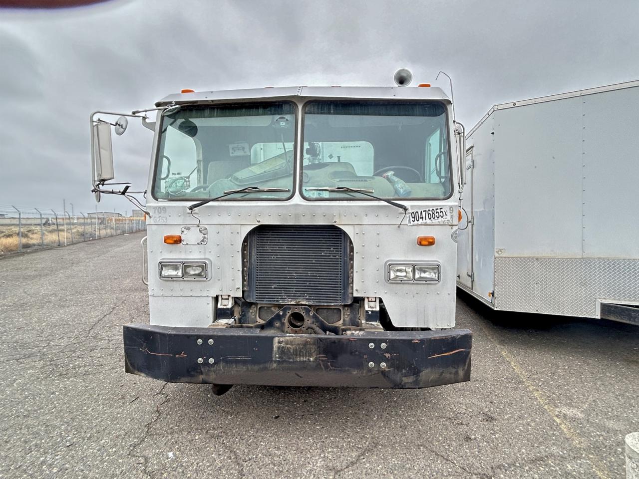 Peterbilt 320 Image 9