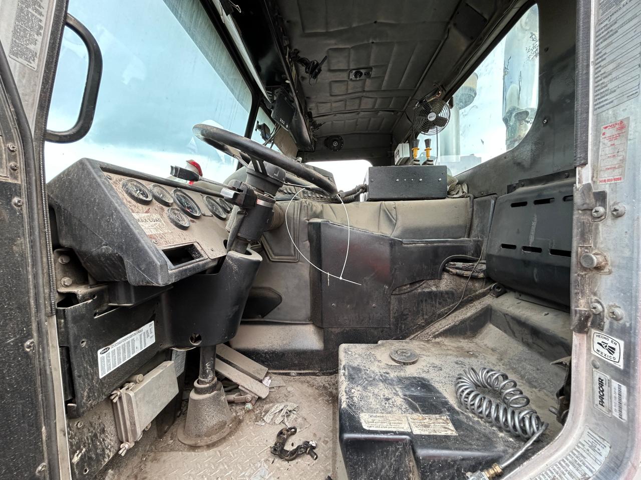 Peterbilt 320 Image 8