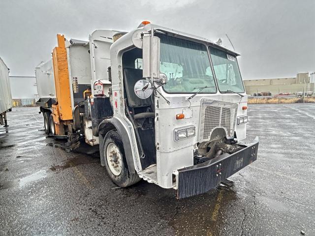  Salvage Peterbilt 320