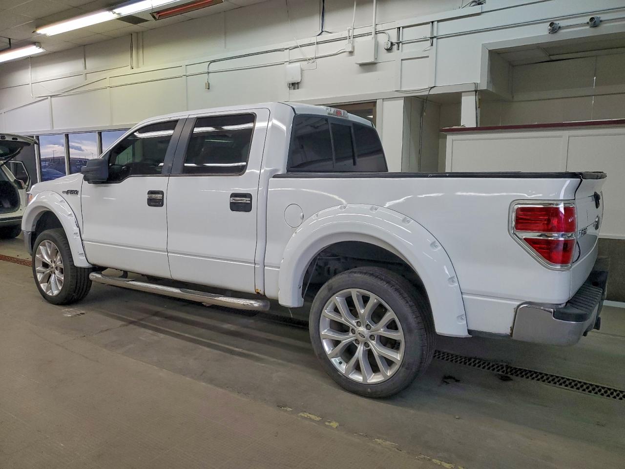 Ford F-150 Supercrew Image 8